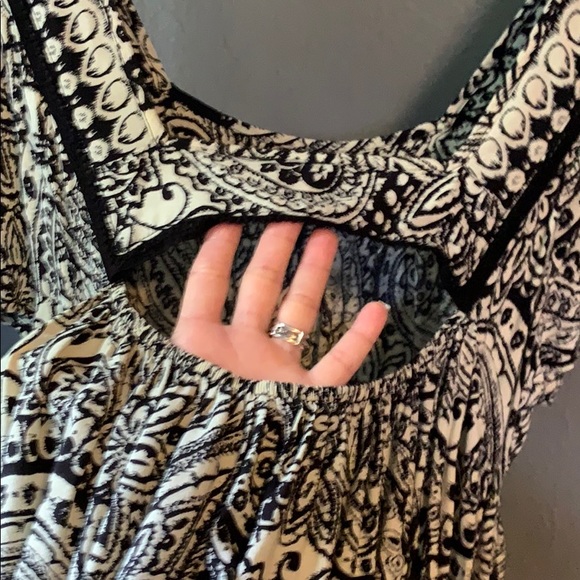 CUTE Black & Ivory Dress - Picture 5 of 5